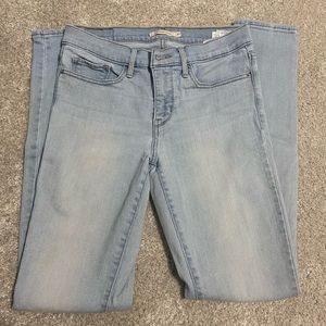 Women’s Levi’s Light Wash 311 Shaping Skinny Size 27